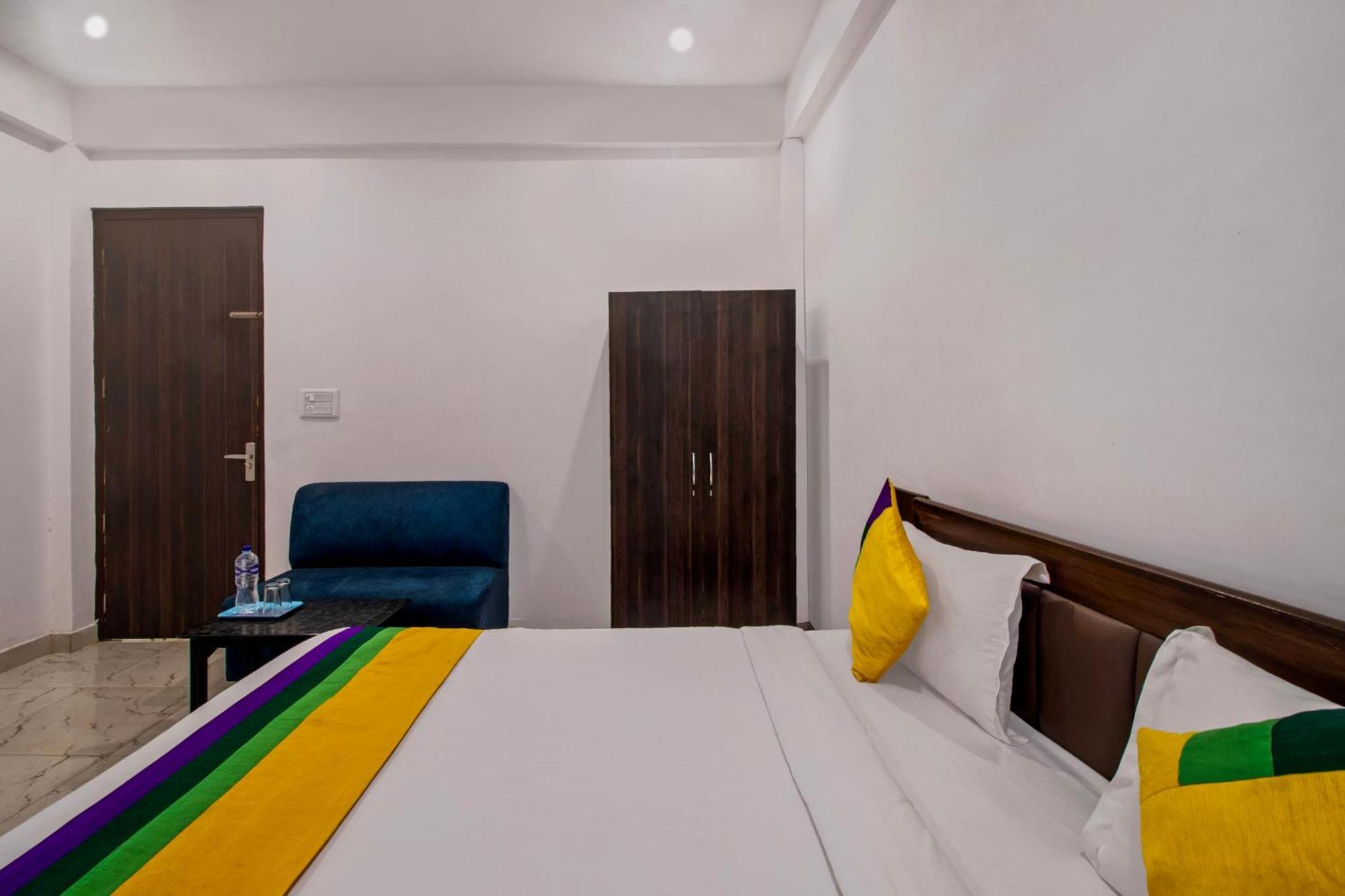 Hotel O Om Pushp Residency Mathura Eksteriør billede