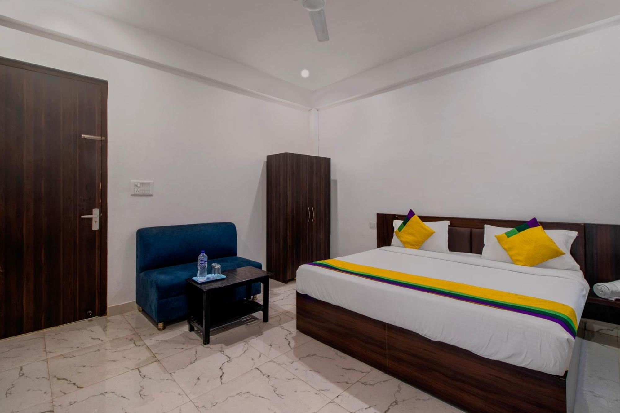 Hotel O Om Pushp Residency Mathura Eksteriør billede