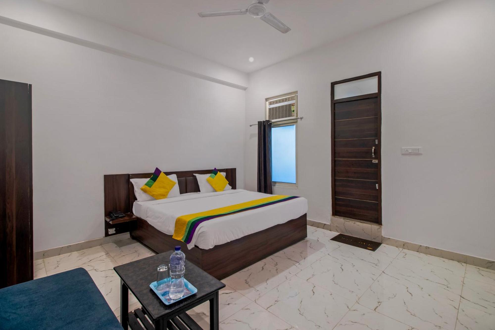 Hotel O Om Pushp Residency Mathura Eksteriør billede