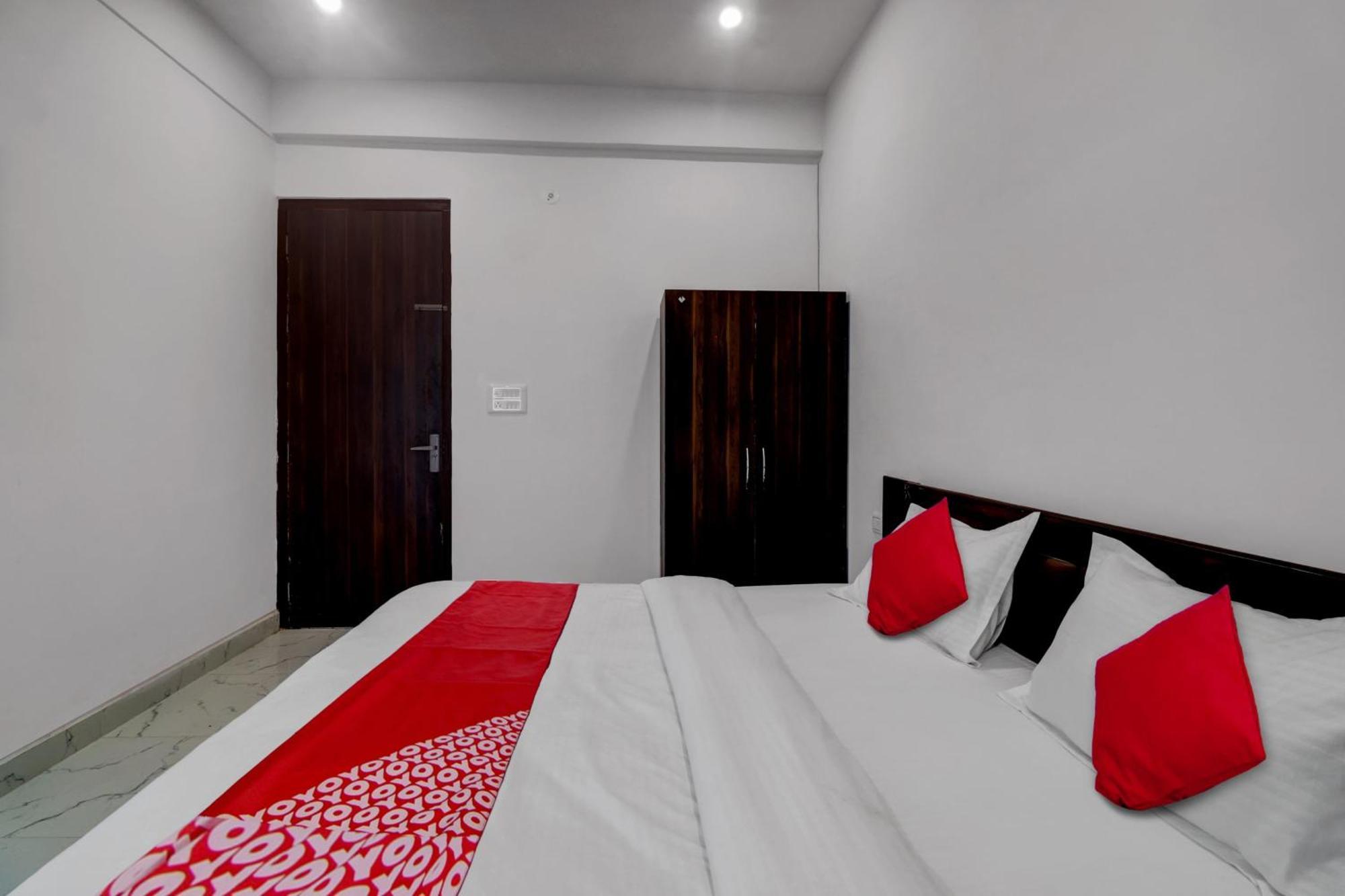 Hotel O Om Pushp Residency Mathura Eksteriør billede