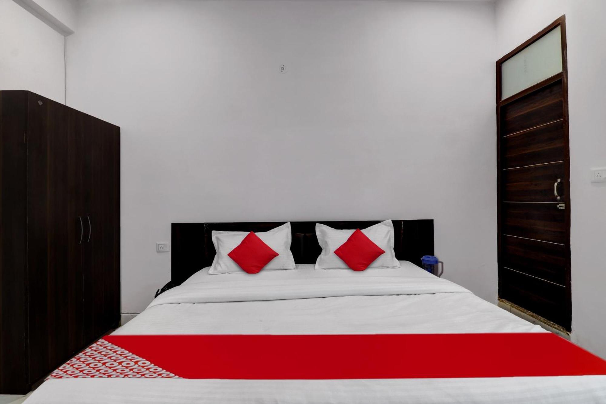 Hotel O Om Pushp Residency Mathura Eksteriør billede