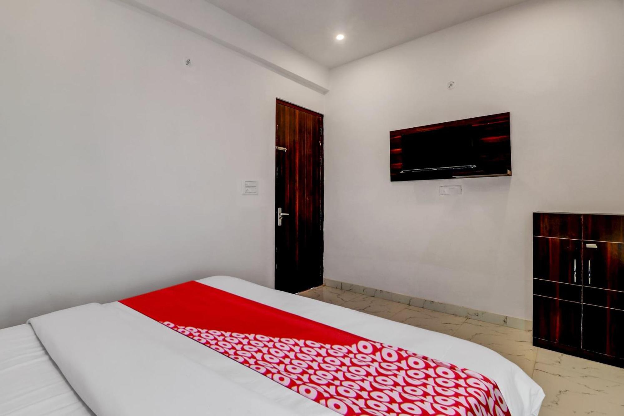 Hotel O Om Pushp Residency Mathura Eksteriør billede