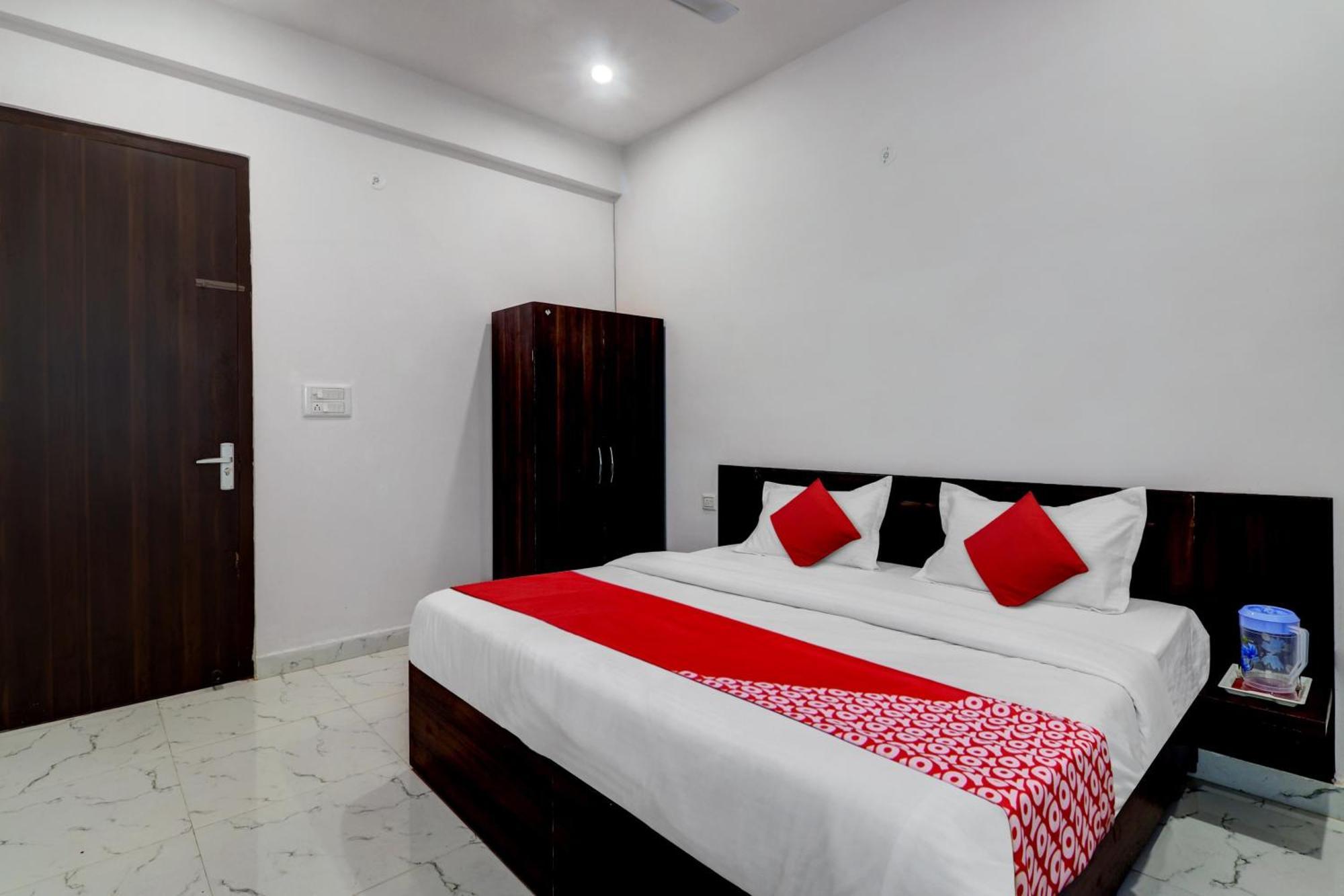 Hotel O Om Pushp Residency Mathura Eksteriør billede