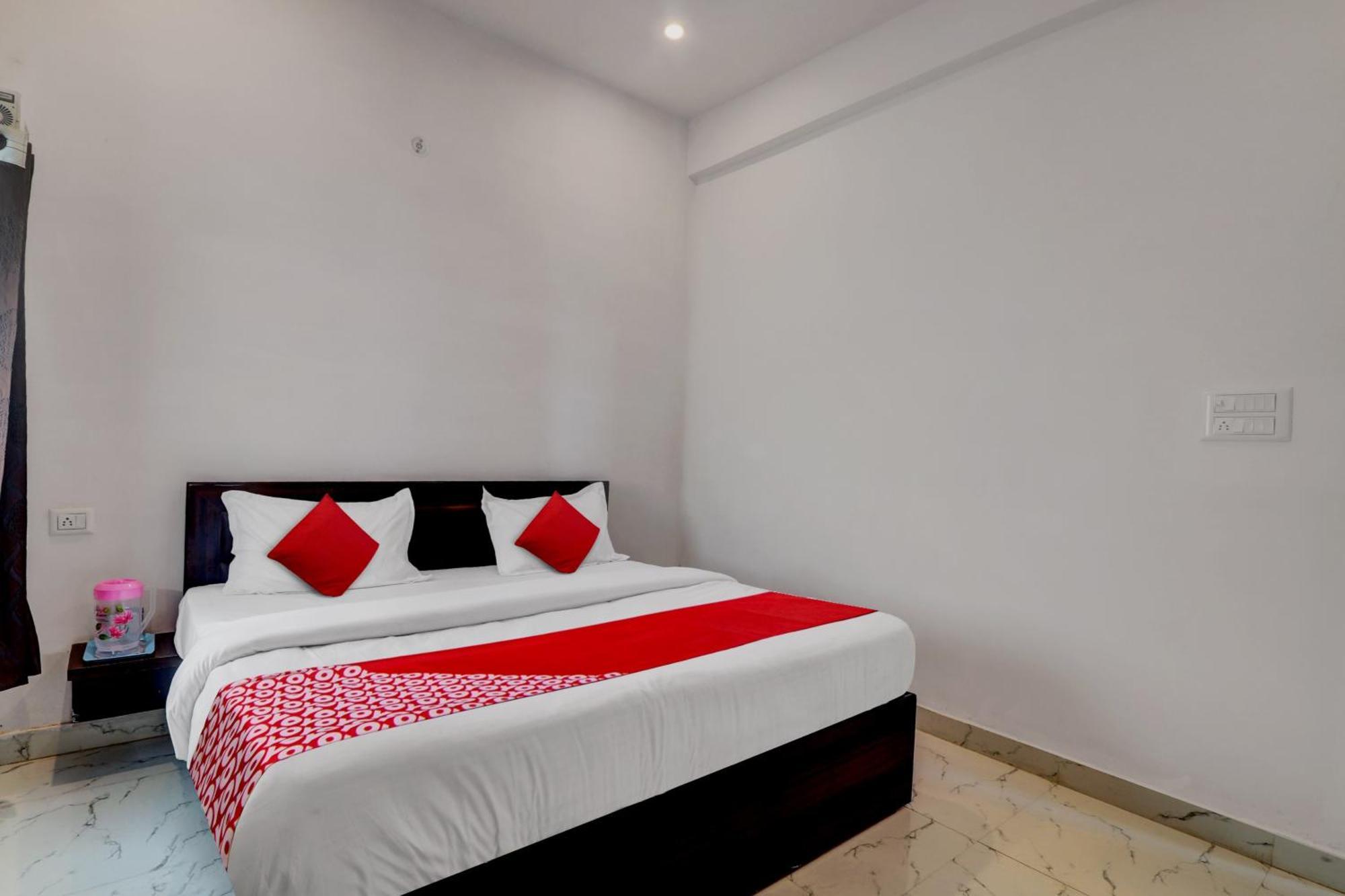 Hotel O Om Pushp Residency Mathura Eksteriør billede